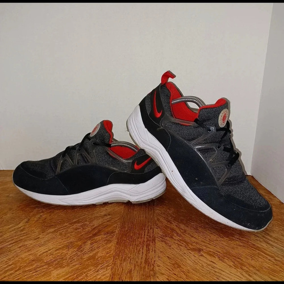 Nike Air Huarache Light Black University Red Retro Sz 11 QS 306127 006 239 Box27 - Picture 1 of 10